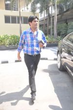 Manish Malhotra snapped at Airport in Mumbai on 11th March 2012-1 (7).JPG